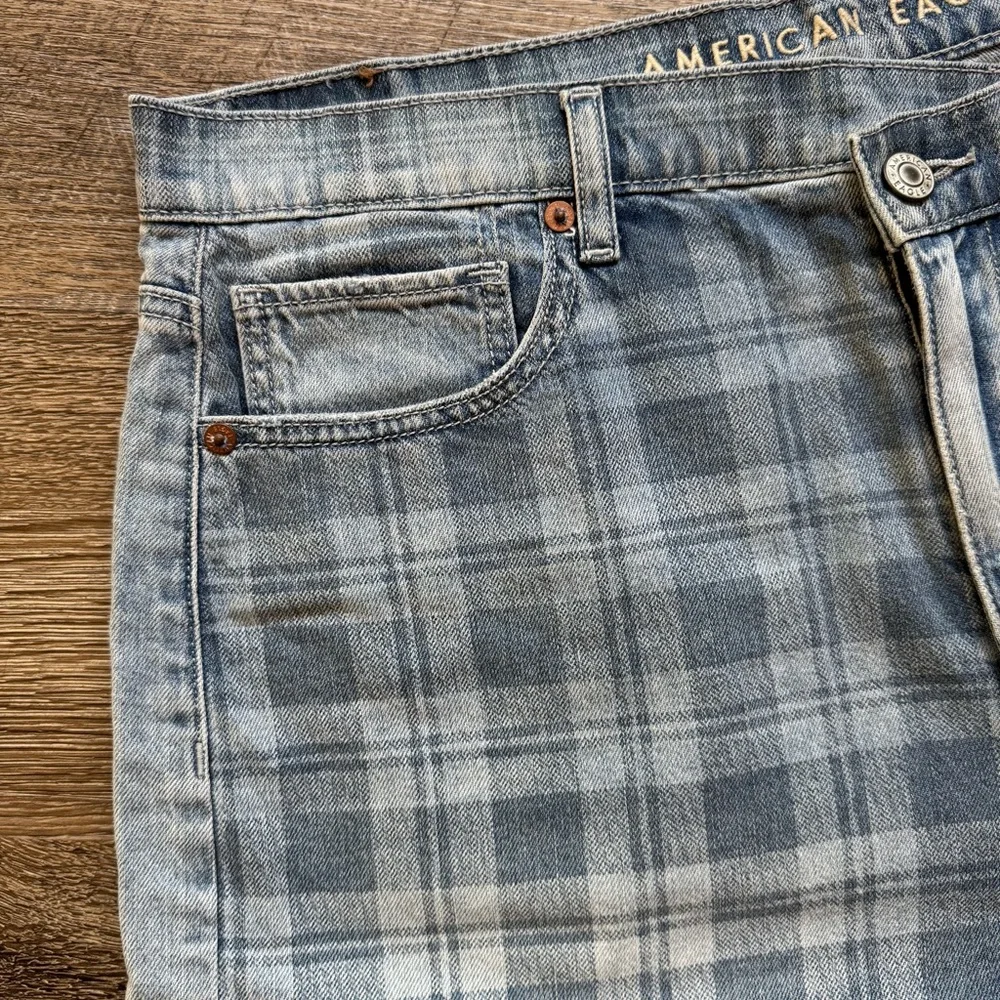 American Eagle Denim Highest Rise Mom Shorts, Women's Size 14 - Picture 3 of 6